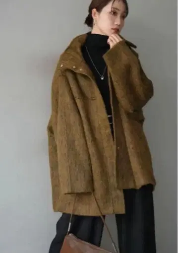 스탠드 카라 샤기 코트 머스타드/lumier 같은 형태