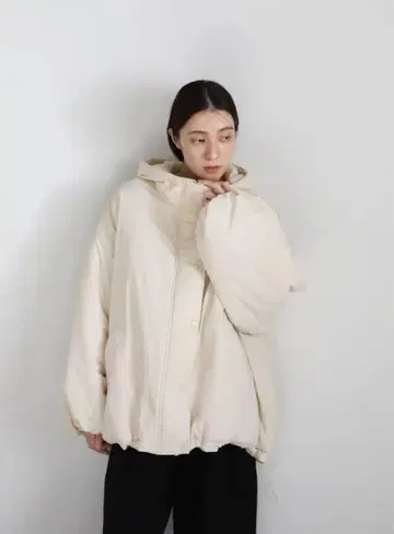 [ 미사용 ] 볼륨 실루엣 패딩 자켓 아이보리 L 사이즈