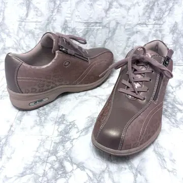 새상품급 요넥스 스니커즈 파워크션 레오파드