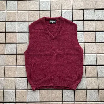 버건디 V넥 슬리브리스 니트 베스트 크림슨