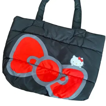 헬로키티 45주년 기념 핸드백 다운 퀼팅 충전솜 백