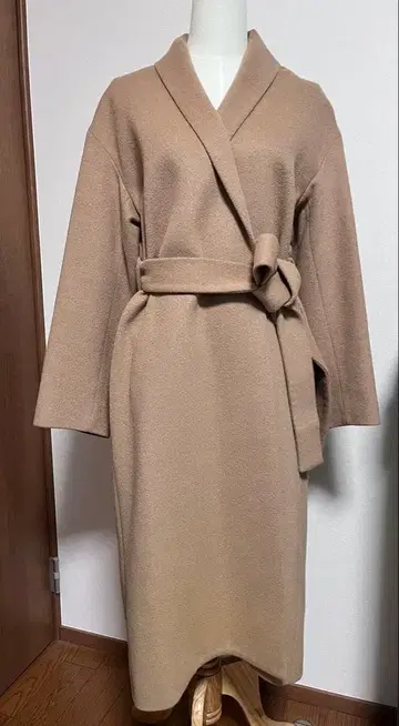 베이지 벨트 롱 코트