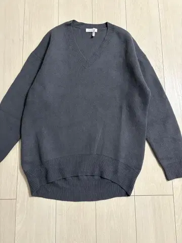 BEAUTY&YOUTH 그레이 V넥 니트