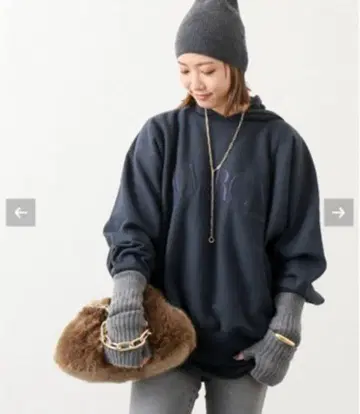 새상품급 AMERICANA 자수 크루넥 맨투맨 아메리카나