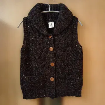 nikoand - 다크 그레이 니트 베스트 버튼 포함