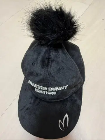 MASTER BUNNY EDITION 퍼 달린 캡