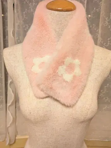 새상품급 엠즈 그레이시 머플러 플라워 모티브 핑크