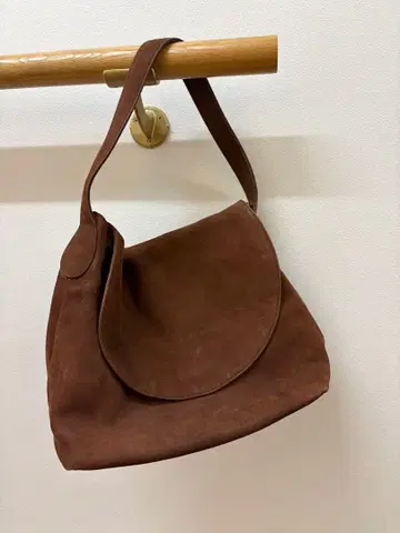 요건 레일 브라운 스웨이드 숄더백