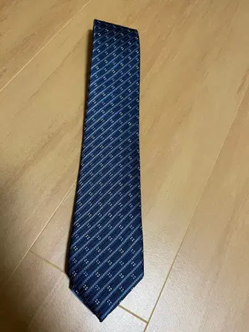 네이비 스트라이프 실크 넥타이