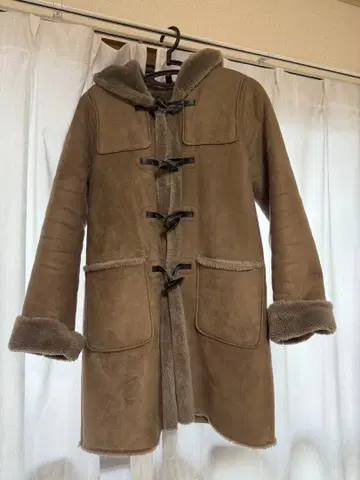 프릭스스토어 무스탕 후드 부착 더플 코트