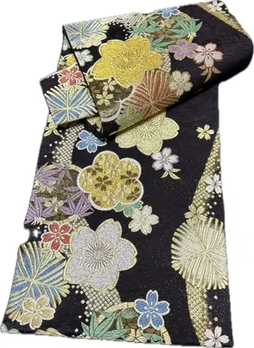 화려한 꽃 무늬의 후쿠로 오비