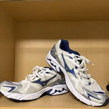 미즈노 러닝화 화이트/네이비