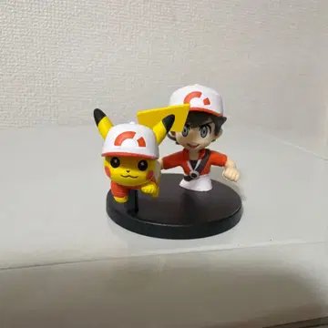 피카츄와 트레이닝복 피규어