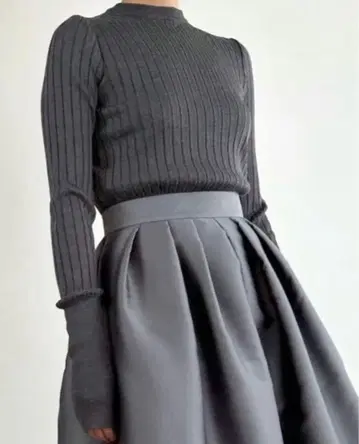 She 도쿄 다크 그레이 리브 긴팔 스웨터