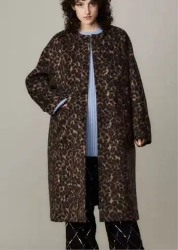 미사용 새상품 CURRENTAGE 카렌테이지 Short Beaver 코트