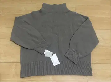 [ Aga ] 니트 스웨터