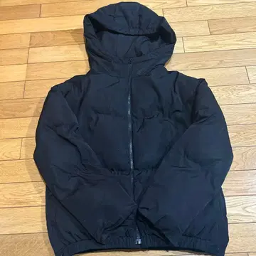 GU 후드 부착 블랙 다운 자켓