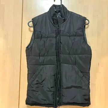 ZARA 블랙 다운 베스트 지퍼식