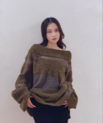 [ Andequal ] 오프숄더 니트 스웨터 올리브 그린