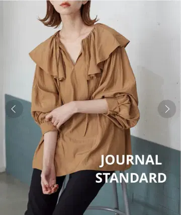 JOURNAL STANDARD 프릴 칼라 개더 블라우스 카멜