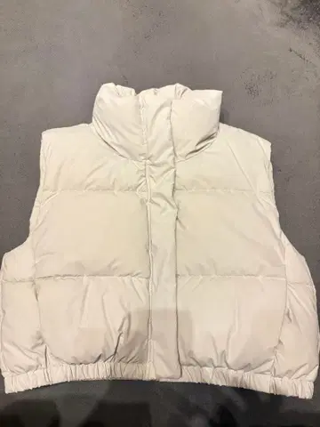 ZARA 화이트 숏 다운 베스트 M