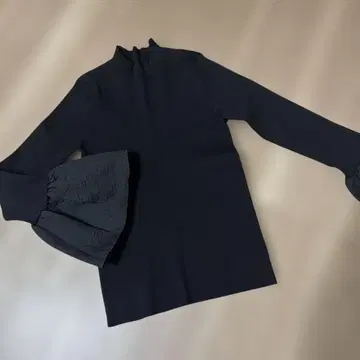 유나이티드 애로우즈 하이넥 플레어 슬리브 상의