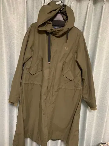 프레드 페리 올리브색 후드 부착 모즈 코트