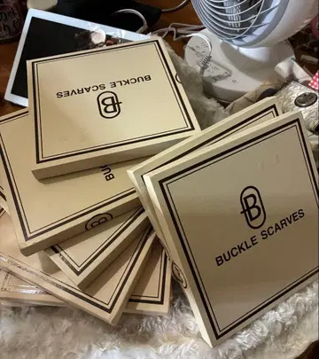 BUCKLE SCARVES 스카프 박스 2세트 random.