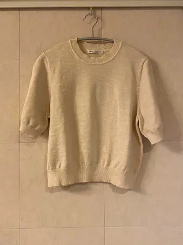 베이지 반팔 니트 스웨터