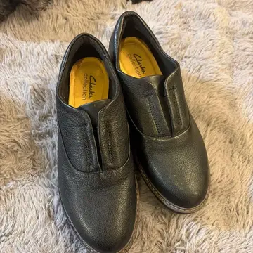 Clarks 블랙 가죽 로퍼