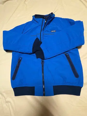 파란 집업 점퍼