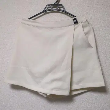 [ 미사용 새상품 택 포함 ] BEAMS 아이보리 숏팬츠 허리 벨트 포함