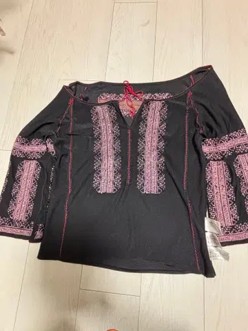 DKNY 블랙 플레어 슬리브 상의 M