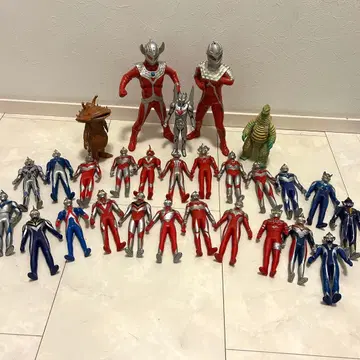 울트라맨 피규어 컬렉션 28체