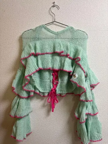 HELLO.SANFRANCISCO 시어 배색 프릴 레이스업 니트