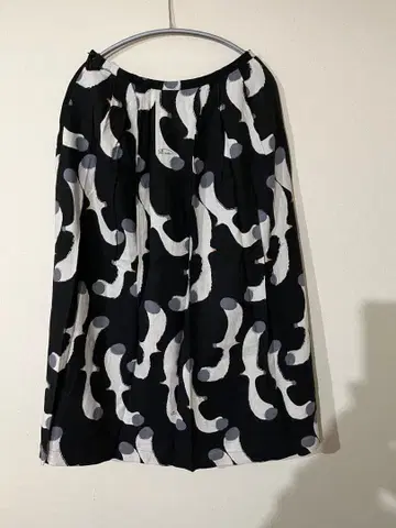 푸프레 peu pres 갈매기 스커트 SK