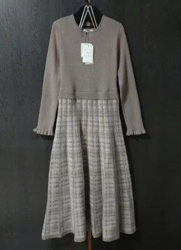 쿠튀르 브로치 체크 니트 원피스