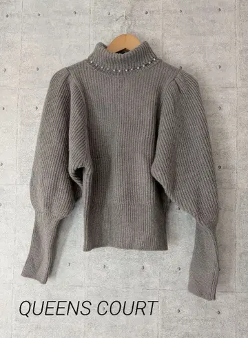 QUEENS COURT 퀸즈 코트 펄 퍼프 슬리브 하이넥 니트