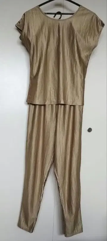 NATURENOAH 고베 구제 의류 골드 셋업