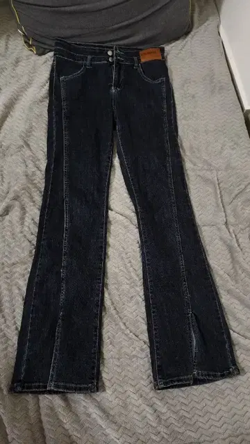 다크 데님 플레어 팬츠 슬릿 포함