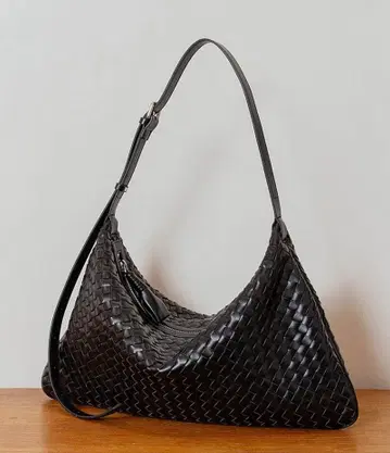 가죽 꼬임 블랙 숄더백