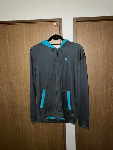 그레이/스카이블루 후드 부착 집업 후드티