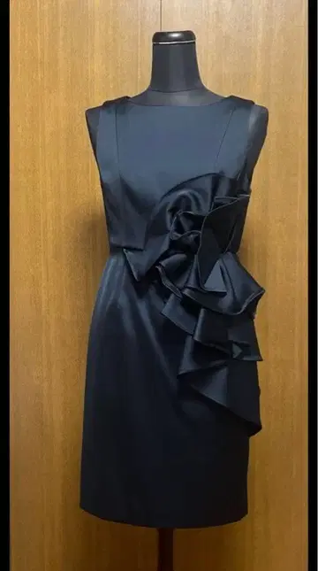 그레이스 콘티넨탈 슬리브리스 원피스 드레스