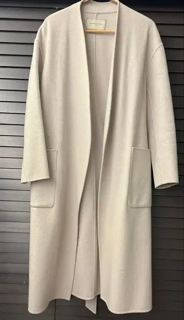 유나이티드 애로우즈 코트