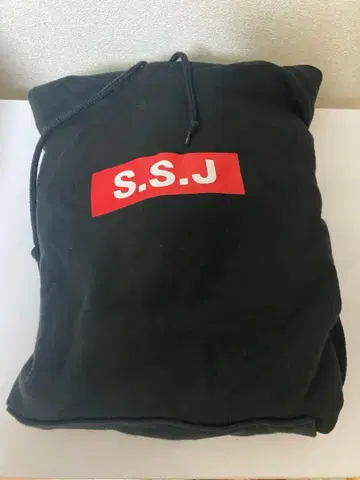 S.S.J 후드 부착 후드티 블랙