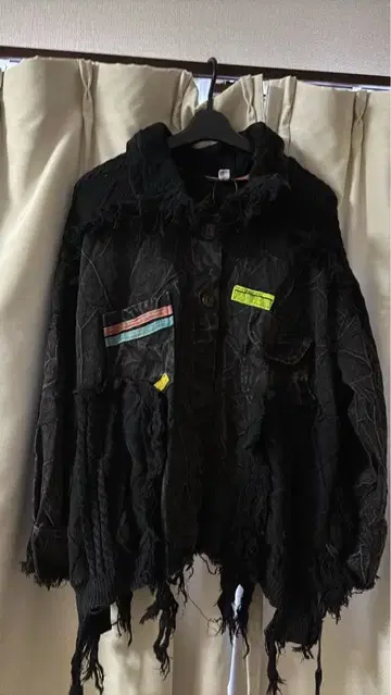 프린지 장식 블랙 자켓