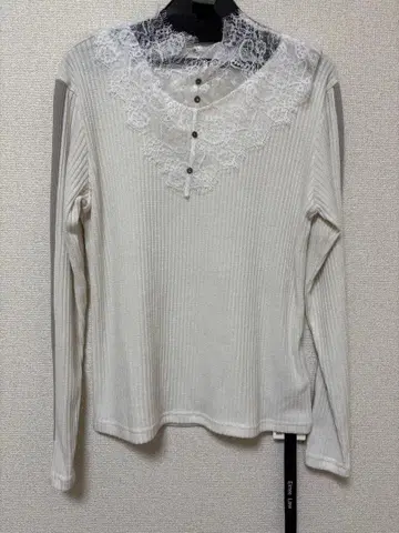 새상품 이번 시즌 에이미 로 Eimee Law 레이스 칼라 리브 티셔츠