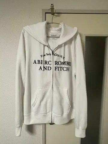 ABERCROMBIE & FITCH 화이트 후드티와 숏팬츠 세트