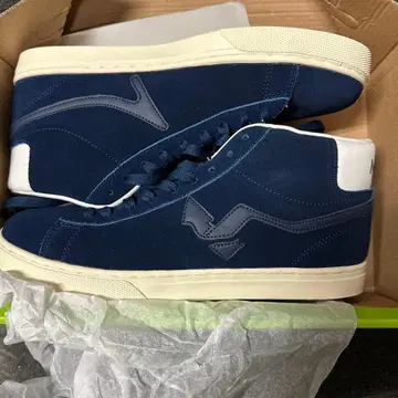 MAD 네이비 하이컷 스니커즈