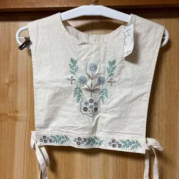 자수 장식 아이보리 베스트